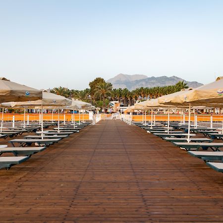 โรงแรมทีที ไฮดรอส คลับ เกเมร์ ภายนอก รูปภาพ The beach at the resort