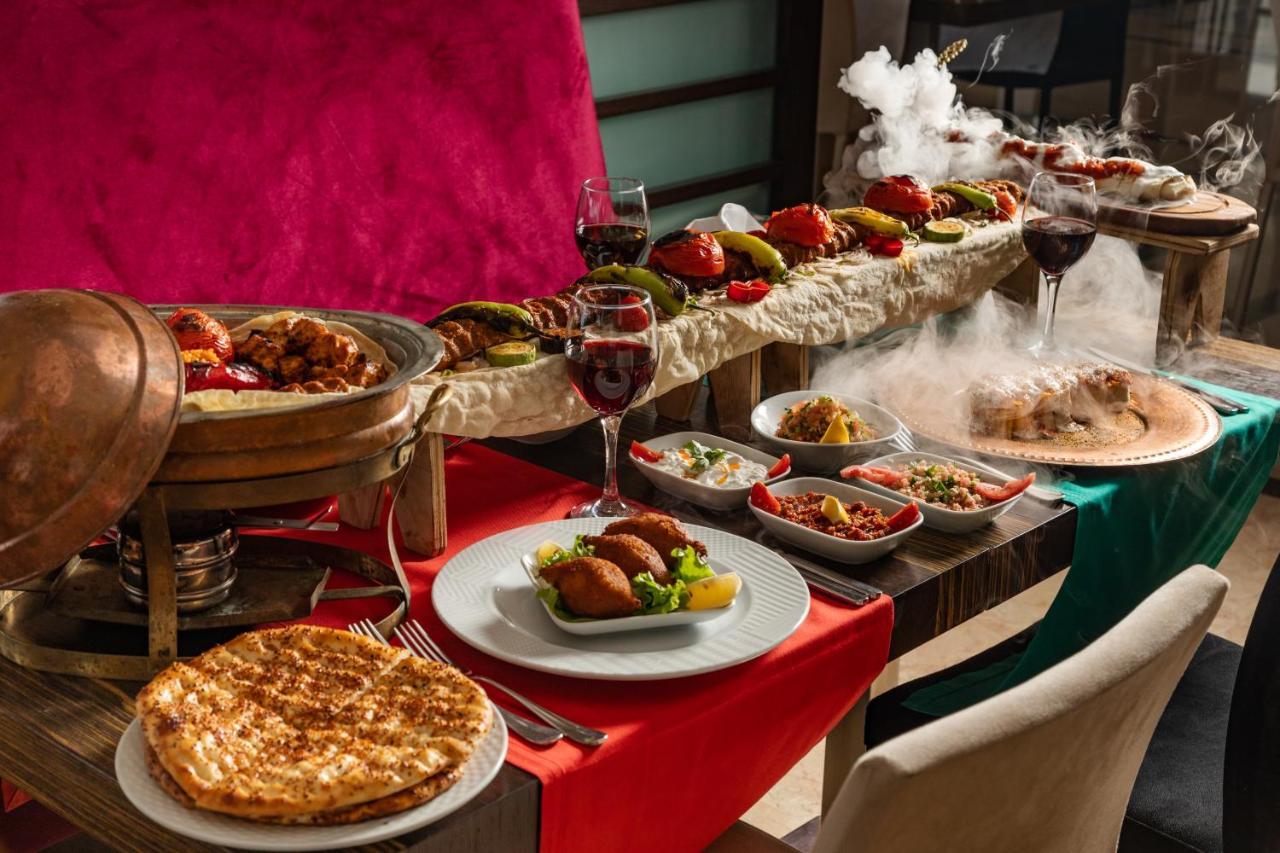 โรงแรมทีที ไฮดรอส คลับ เกเมร์ ภายนอก รูปภาพ A selection of Azerbaijani cuisine