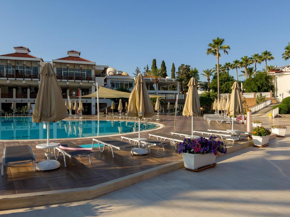 โรงแรมทีที ไฮดรอส คลับ เกเมร์ ภายนอก รูปภาพ A pool at a hotel in Turkey