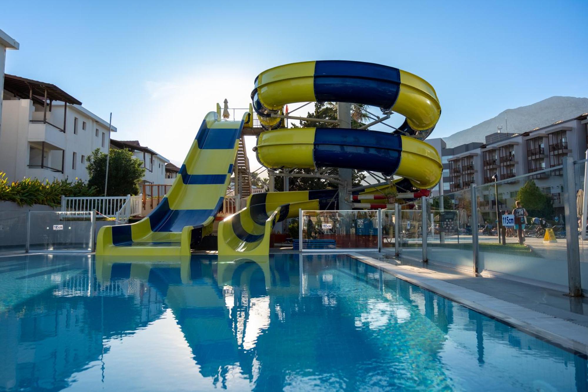 โรงแรมทีที ไฮดรอส คลับ เกเมร์ ภายนอก รูปภาพ Water park