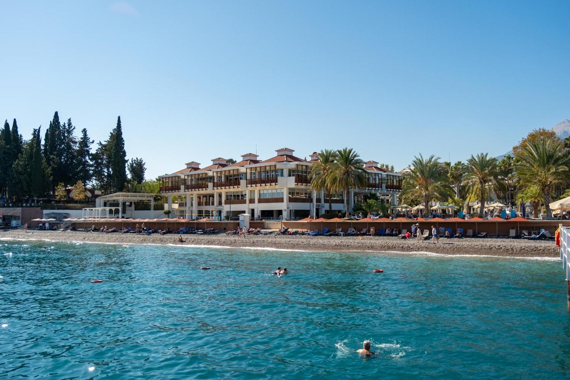 โรงแรมทีที ไฮดรอส คลับ เกเมร์ ภายนอก รูปภาพ The beach at the Grand Hotel