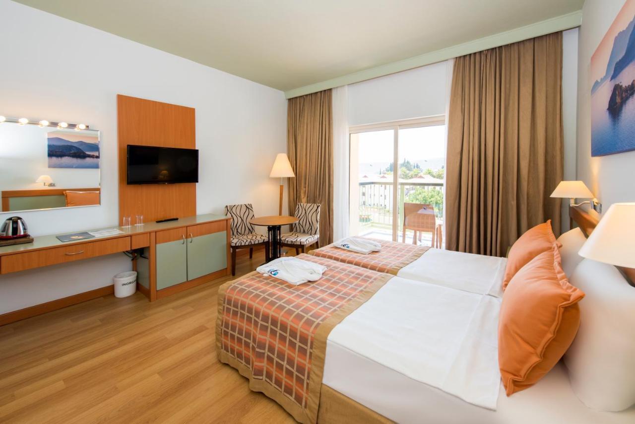 โรงแรมทีที ไฮดรอส คลับ เกเมร์ ภายนอก รูปภาพ A room at the Dan Hotel